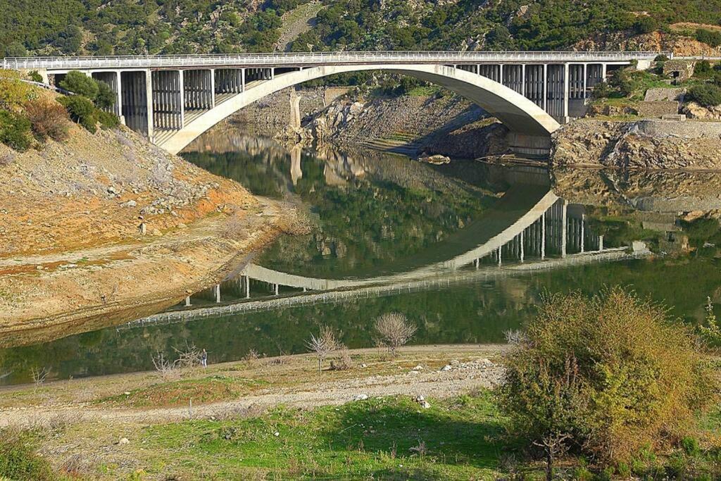 Ferula Romantica Mansarda Tra Fiumi E Montagne Sardegna Seùlo Exterior foto